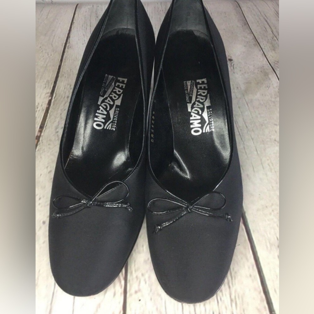 SALVADORE FERRAGAMO BLACK HEELS - Picture 2 of 9